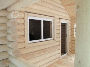 Возведение сруба: особенности монтажа дверей и окон